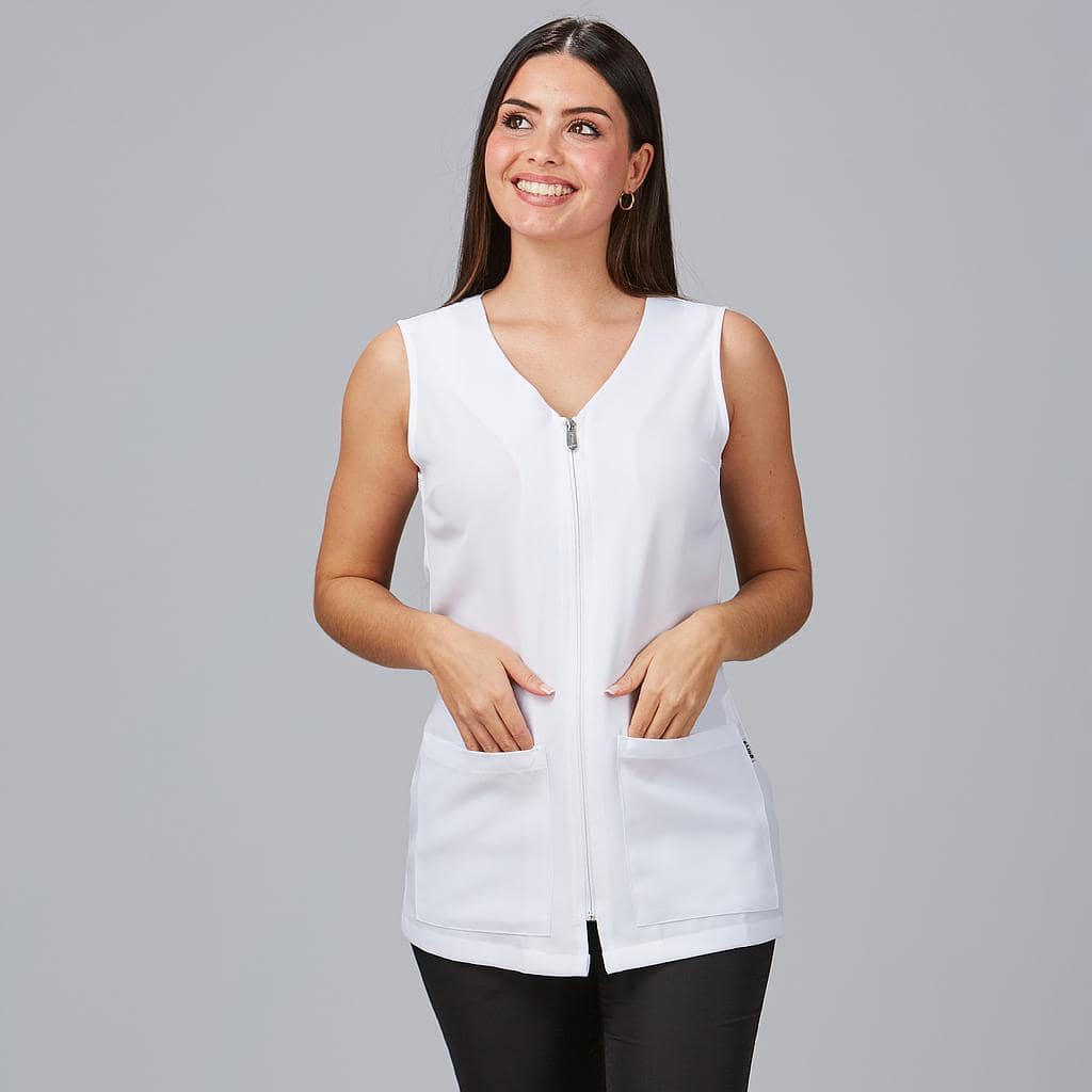 Blusa blanca sanidad y limpieza